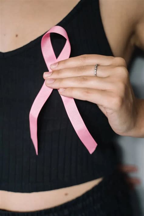 Right breast itch superstition - sun exposure. sweating. Using moisturizers and sunscreen may help prevent dry skin. Keeping creams in the fridge and applying them to the breasts can help cool the skin and ease itching. 2. Breast ...